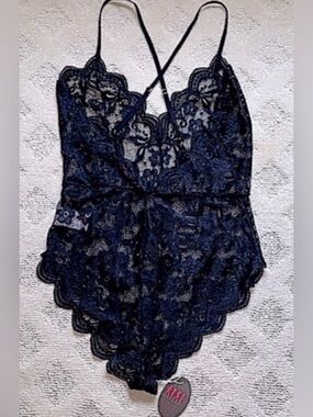 2/$20. 
“AVID LOVE” SEXY BLACK LACE TEDDY SIZE M   NWT